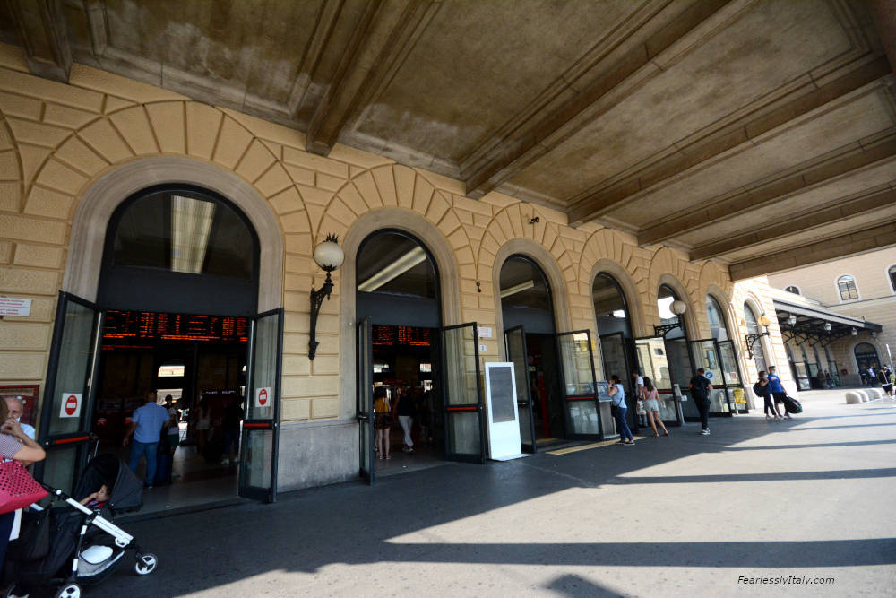 Image: Entrance of Bologna centrale train station