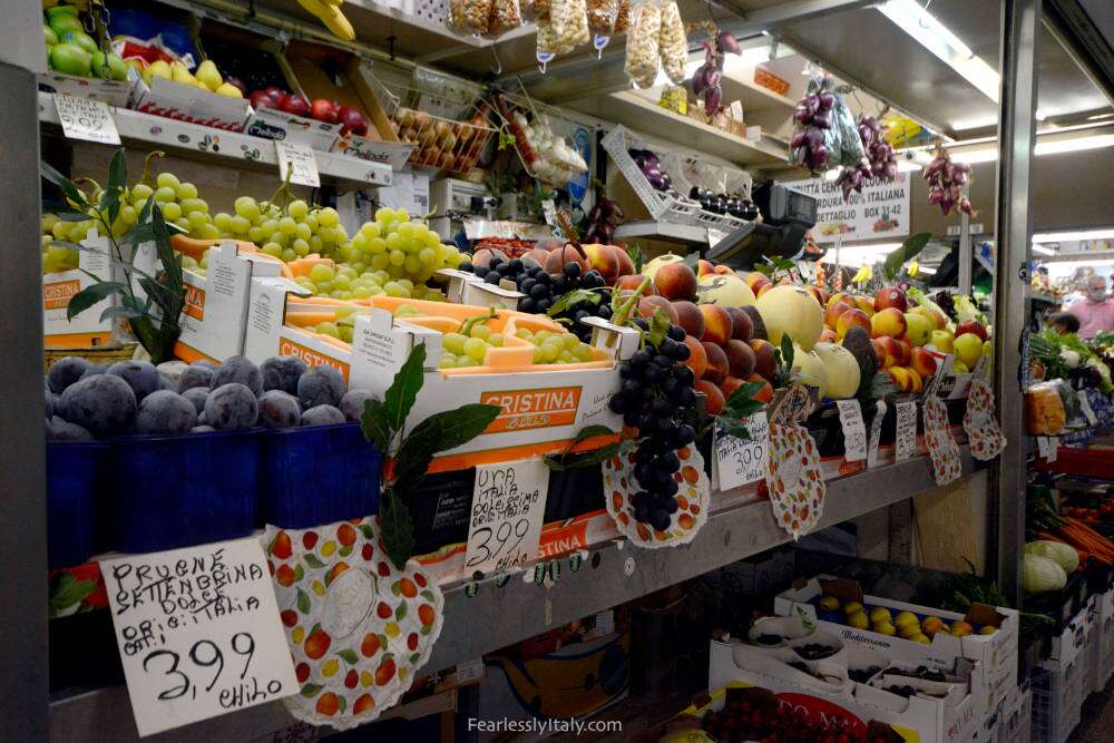 Image: Italian words for foods like fruits is frutta
