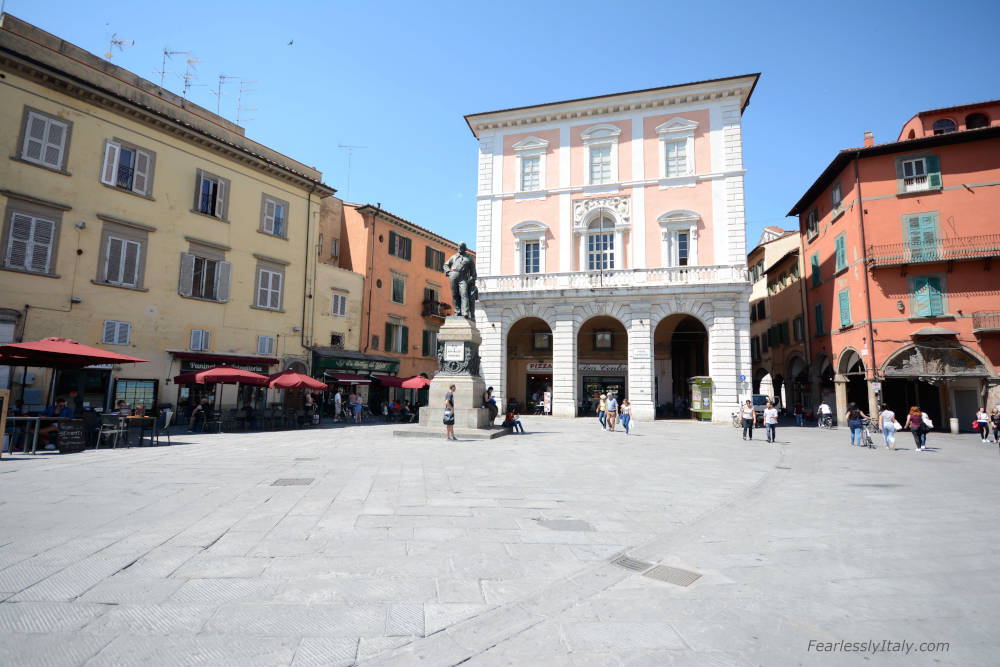 Image of Piazza Garibaldi in Pisa